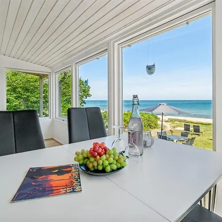 Silke - 10m From The Sea By Interhome Feriehus